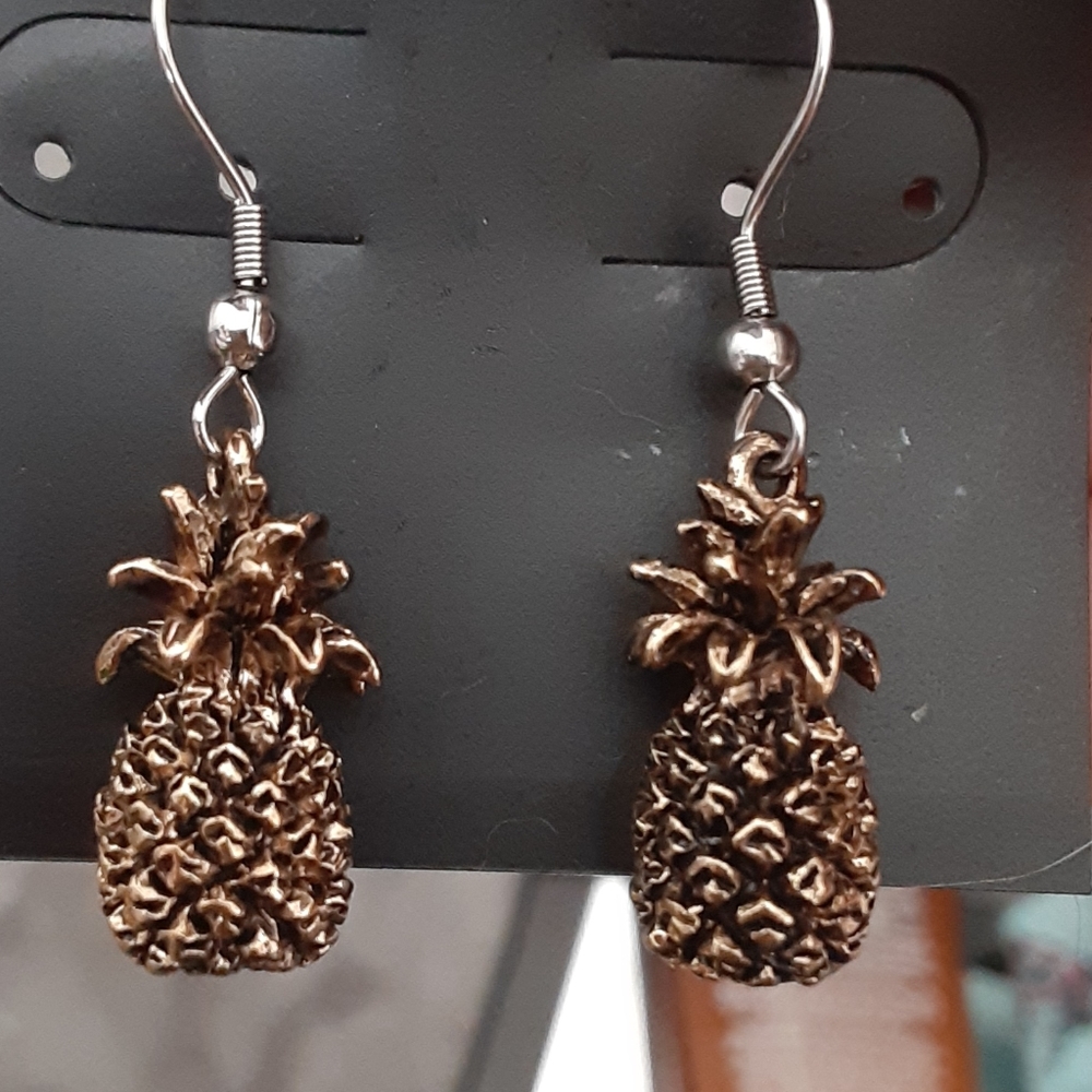 💜Pineapple earrings